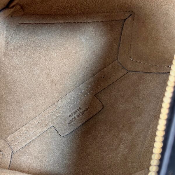 Size: 23×15.5×6.5cm