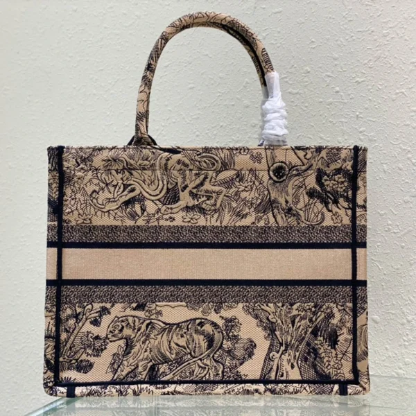 Book Tote Handbag Size: 36 x 27.5 x 16.5 cm