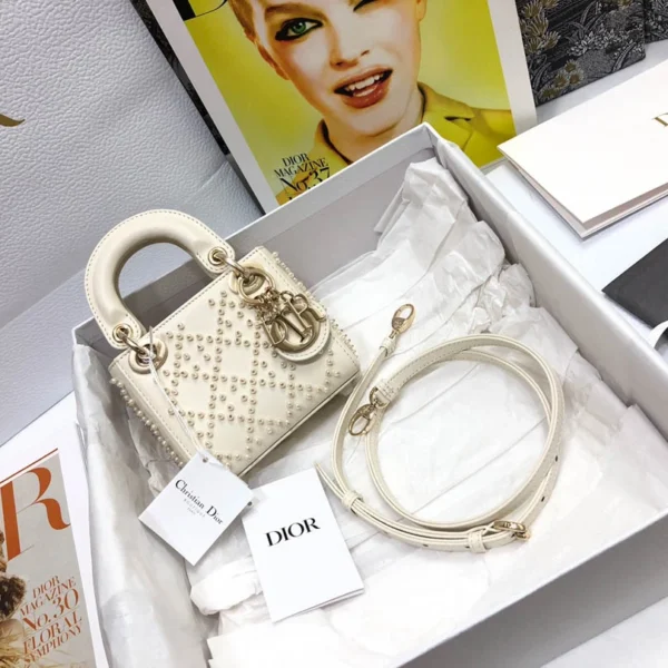 Lady Collection White Pearl Bag Size: 12 x 10.2 x 5 cm Ref: S0856