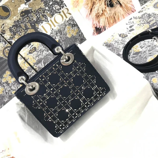 Lady Collection Ref: M0505 Size: 17*15*7cm