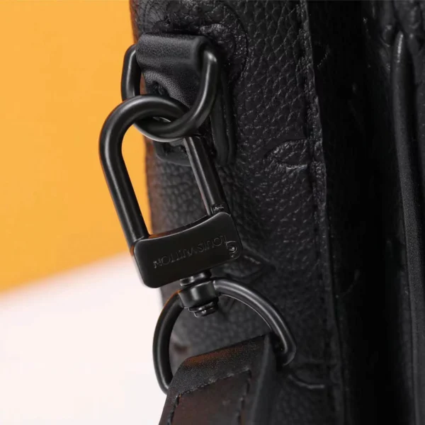 Louis Vuitton Model: 69405 Size: 15x17x8 cm