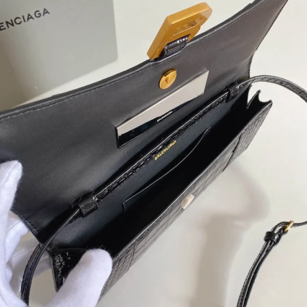 Underarm bag Model: 8898 Size: 27x3x11cm