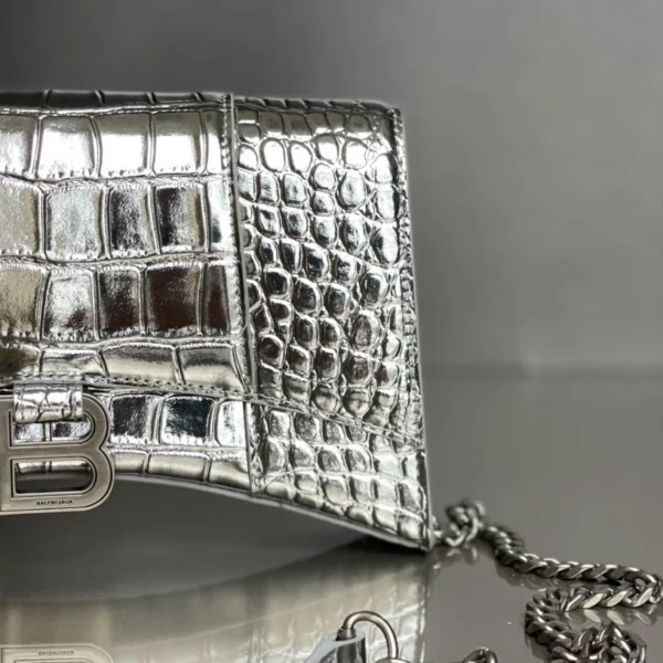 Crossbody Bag Model: 198 Size: 22x13x5cm