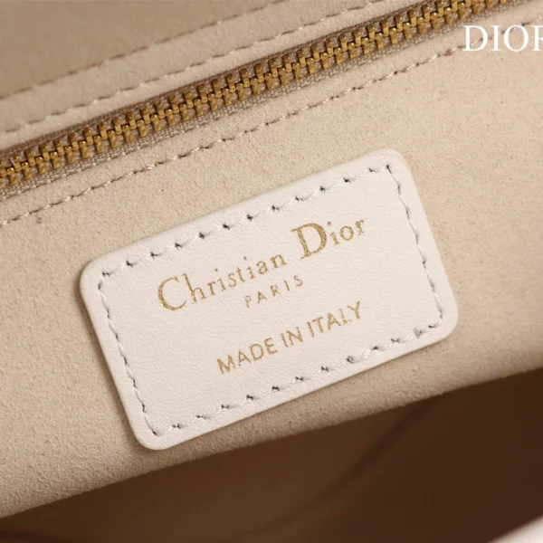 Lady Dauphine 5 compartment embroidery Size:24x20x11cm