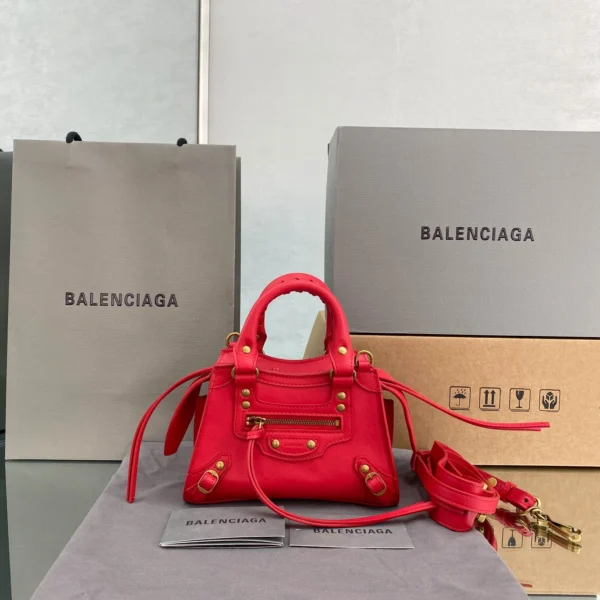 Motorcycle bag size: 16.5*22*9*14.5cm