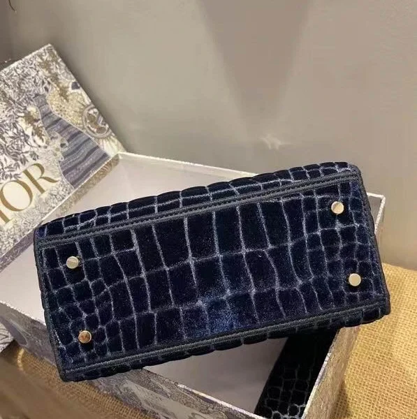 Lady 5-panel embroidery Size: 24 x 20 x 11 cm