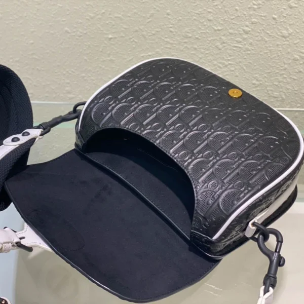 Bobby Clutch Size: 22cm