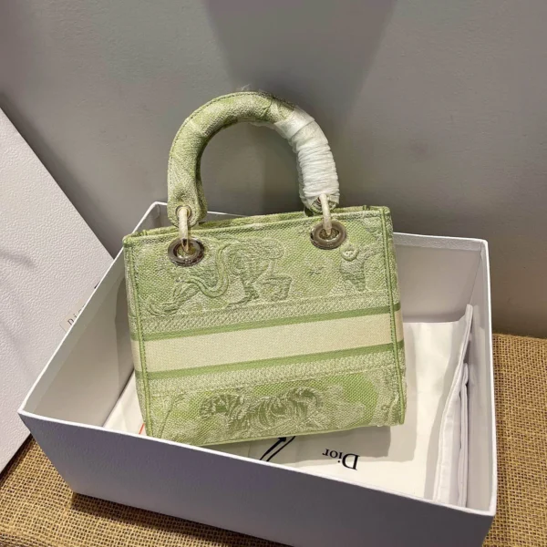 Lady 5-panel embroidered blue tiger Size: 24x20x11 cm