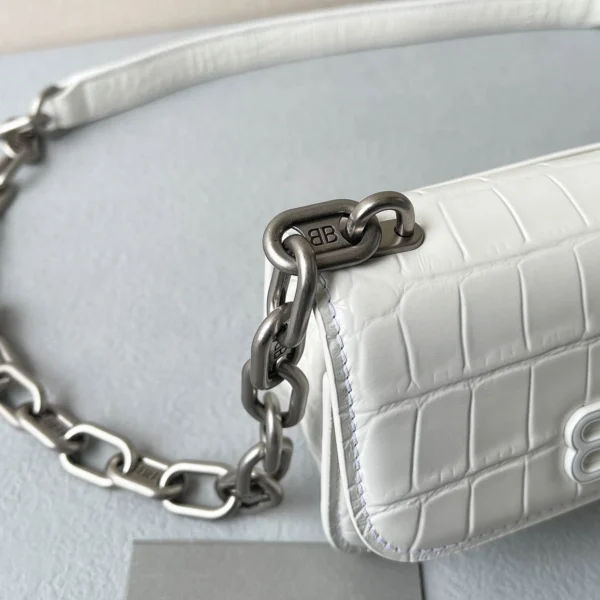 Crossbody Bag Size: 19✖️10✖️7cm