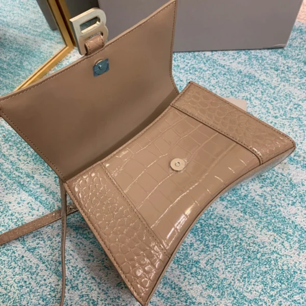 Model:8896 19x8x21cm