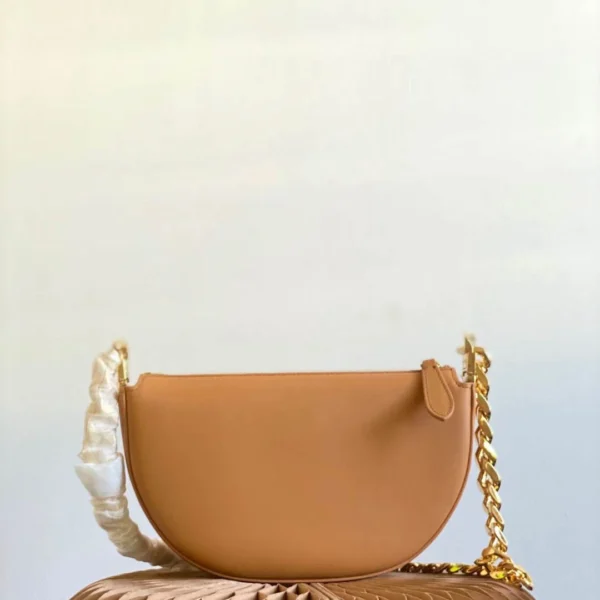 Backpack Size:22.5 x 4 x 13.5cm Code:650678