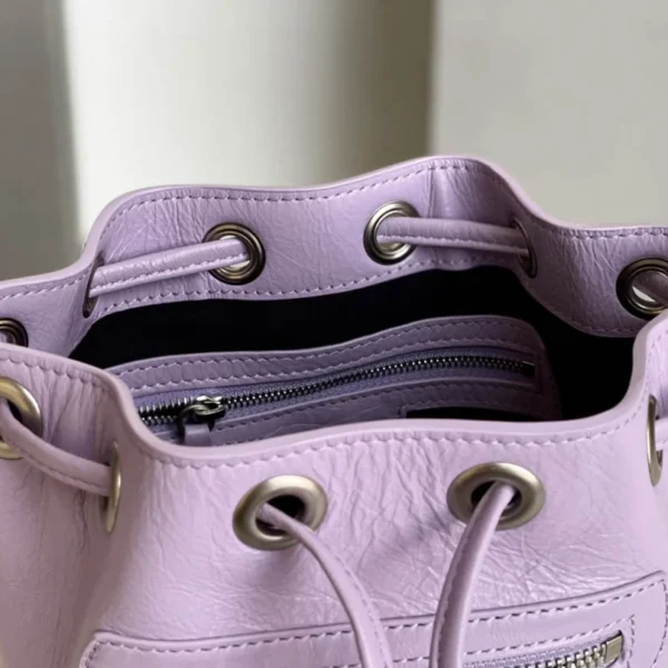 Size:9104 Size:15*19.8*17.8cm