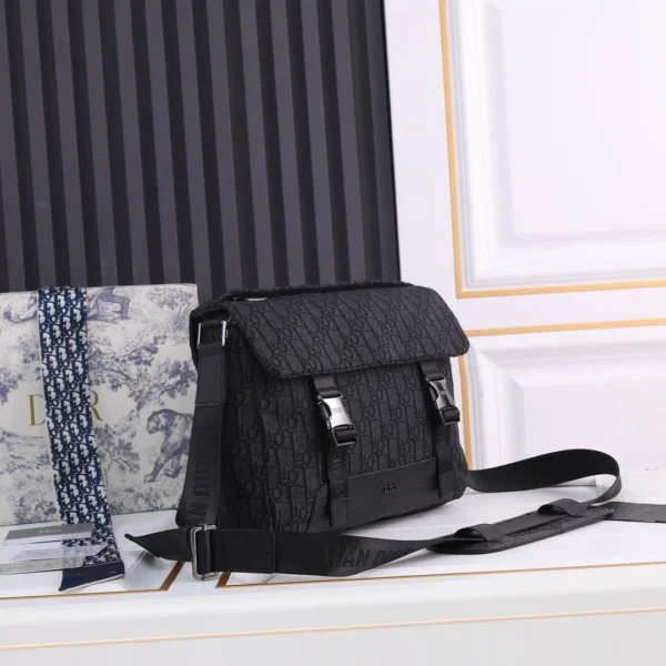 DiorExplorer Messenger Bag Size:31*21*8cm Model No. CD-1060