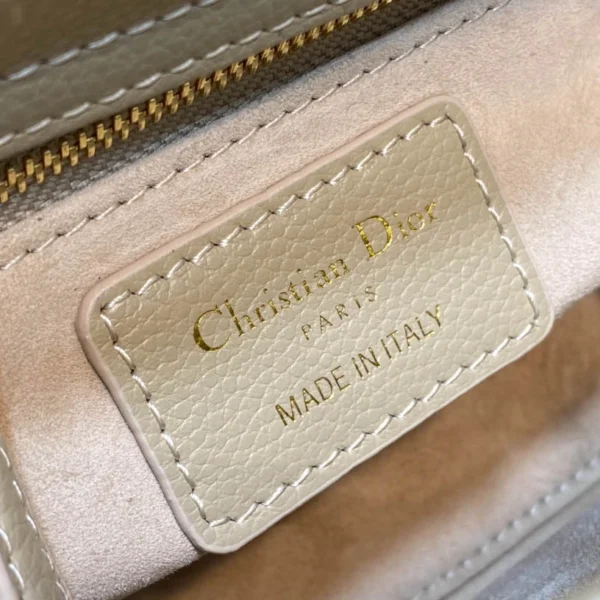 Classic Lady Duffel bag size:17cm