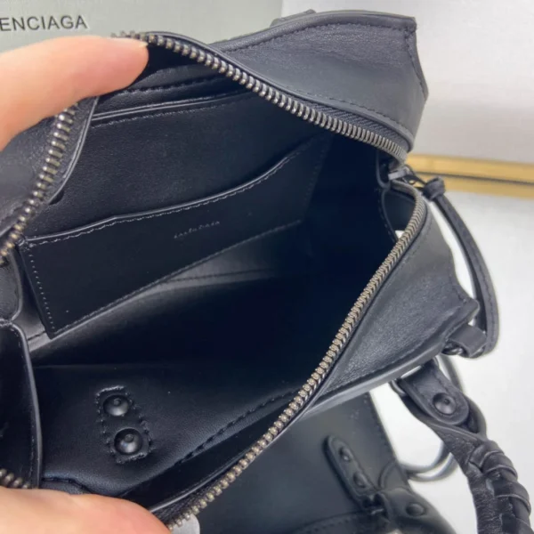 Balenciag* Neo Classic Motorcycle Bag Size: 16.5*22*9*14.5cm