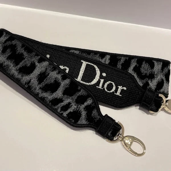 Lady D-Lite 5-panel embroidery Size: 24 x 20 x 11 cm