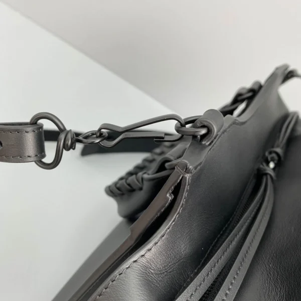 Balenciag* Neo Classic biker bag Model: 1991 Size: 25*33*13*20cm