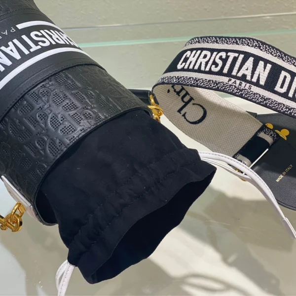 Black Cowhide Hollow Size: 22cmx16cm