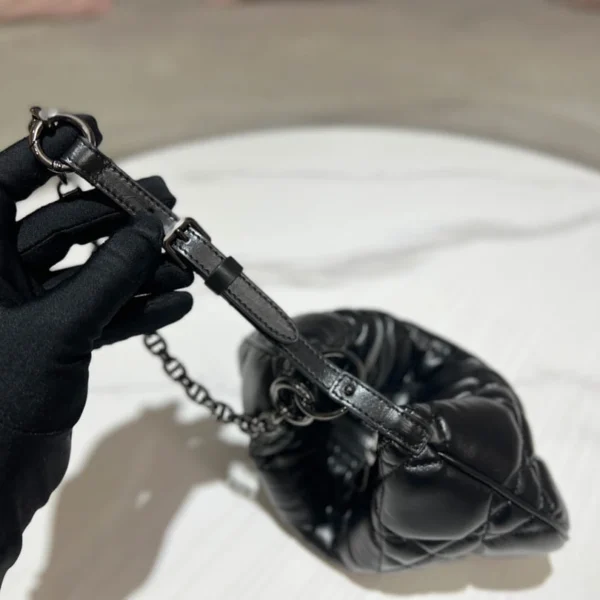 DIOR CARO Tulip Handbag Size: 25*16*2.5cm