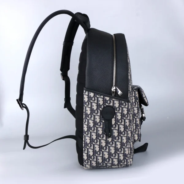 Explorer Collection Size: 42*30*14.5