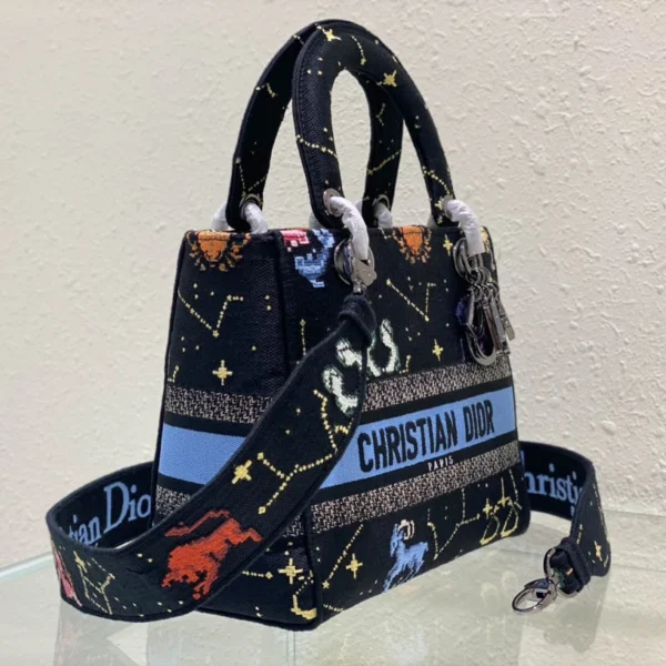 Lady D-Lite Tanabata 5 compartment embroidery Size: 24 x 20 x 11 cm