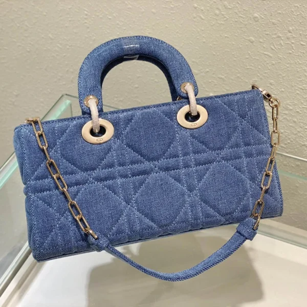 Lady Collection Denim Handbag Size: 26 x 13.5 x 5 cm Model: M0540