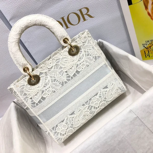 Lady D-Lite 5 compartments white silk lace Size: 24 x 20 x 11 cm Model M0565