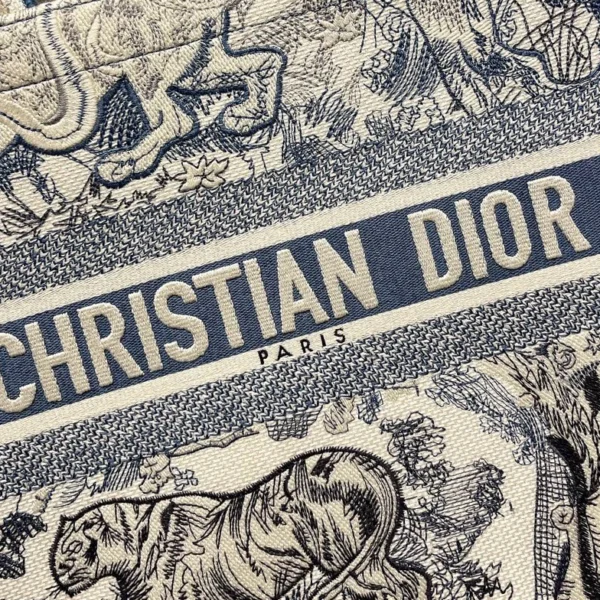 Book Tote Collection Size: 41.5cm 36cm