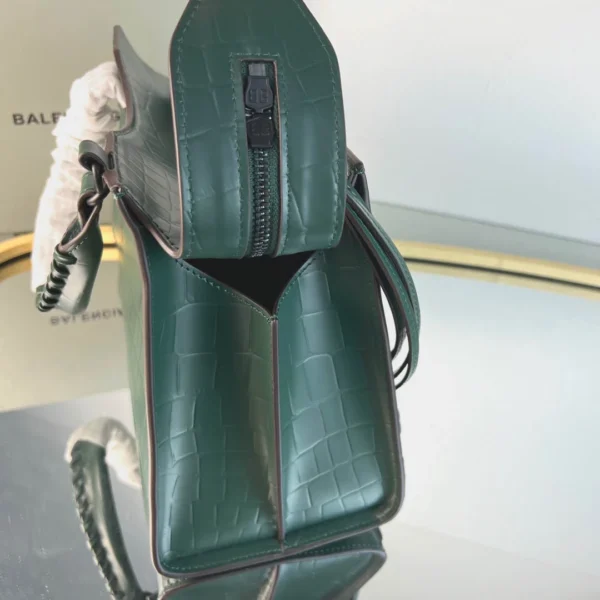 Balenciag Neo Classic Casual Size: 25*33*13*20cm