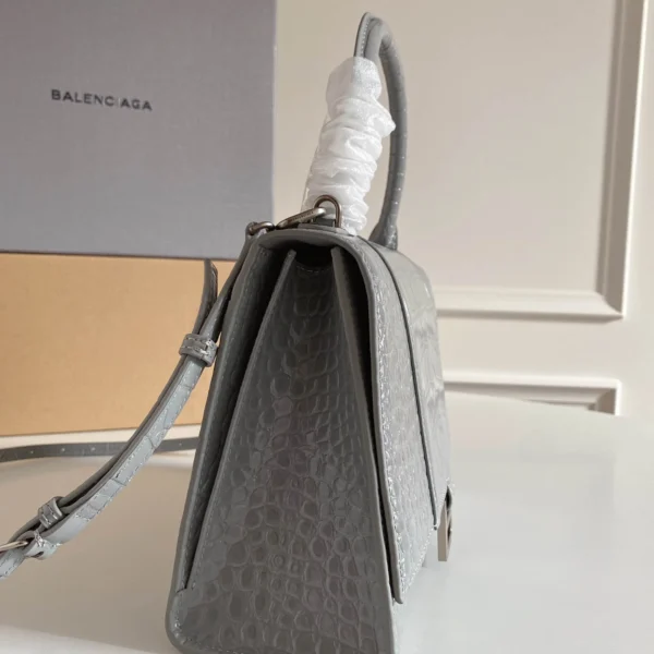 Parisienne Model: 8892 Size: 27x10x30cm