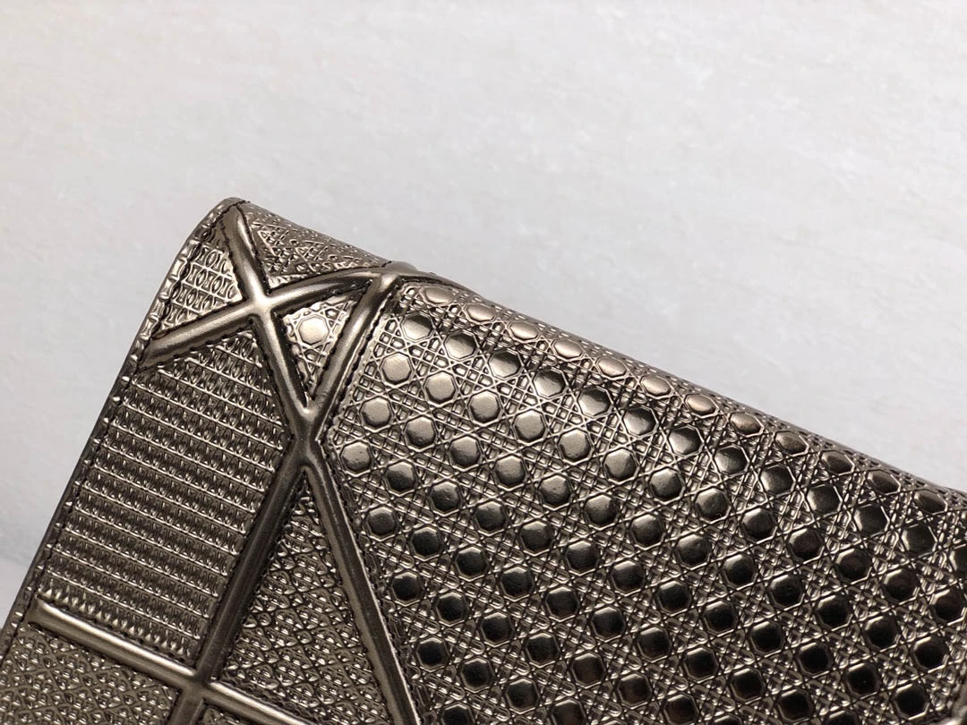 i8356a5af599de32e88ef787b2b02b72c