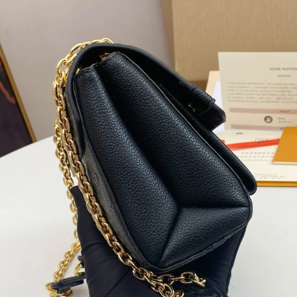 Louis Vuitton Size 21x15x8 CM