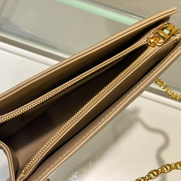 CARO woc zipped clutch size:19x14x3 model:5106