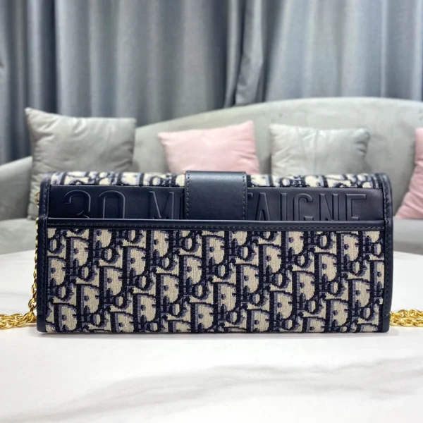 30 Montaigne Chain Clutch Bag Size: 27.5*12*2 cm