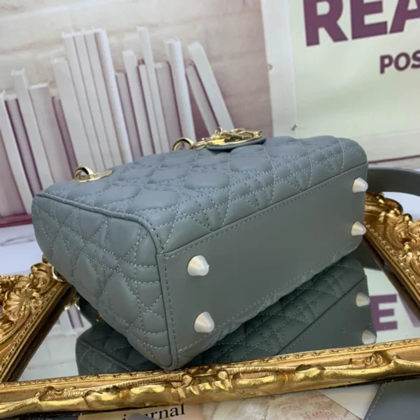 Lady Collection Handbag Ref: D6806 Size: 20 x 16.5 x 8 cm