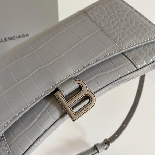 Underarm Clutch Model: 8898 Size: 27x3x11cm