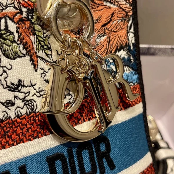 Lady D-Lite 5-panel embroidery Size: 24 x 20 x 11 cm