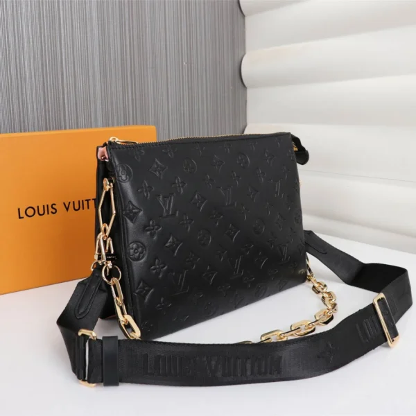 Louis Vuitton Model: 57790 Size: 26x20x12cm