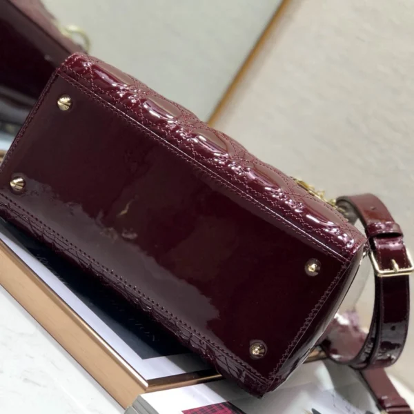 Burgundy lacquer, classic 5-panel 24cm