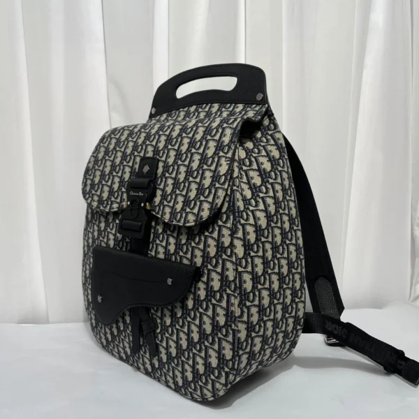 Gallop Shoulder Bag Size: 28*40*12cm