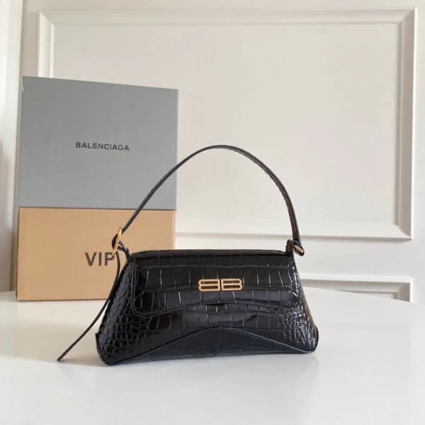 Underarm bag Size: 27*25.5*4.8cm