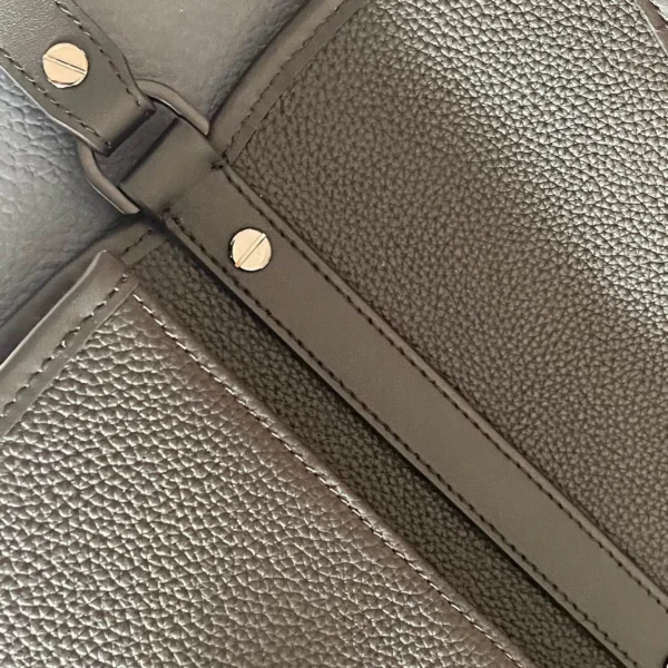 Gallop Messenger Bag Size: 20.5*16*5 cm