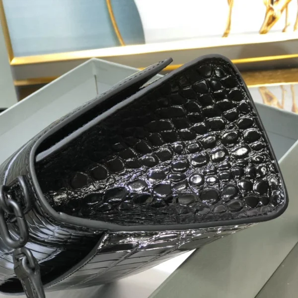 Balenciaga Paris Model: 23x10x24cm Size: 19x8x21cm