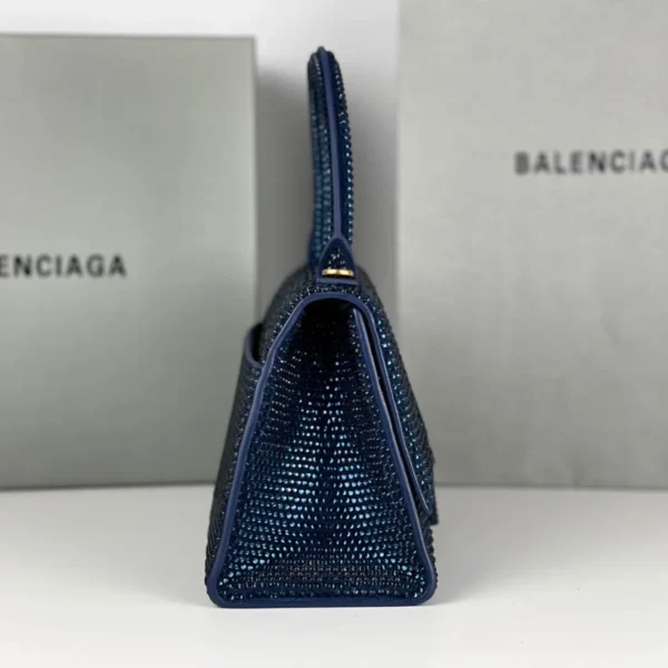 Parisian blue buckle Model: 23x10x24cm