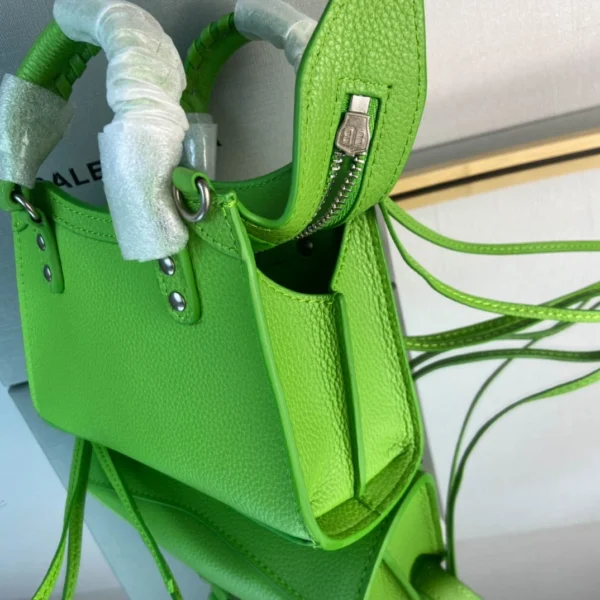 Balenciag* Neo Classic biker bag Size: 18