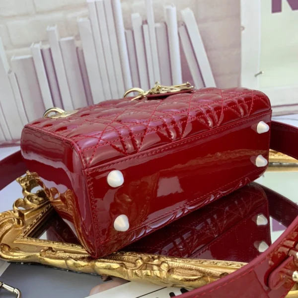 Lady Collection Cherry red lacquered leather handbag