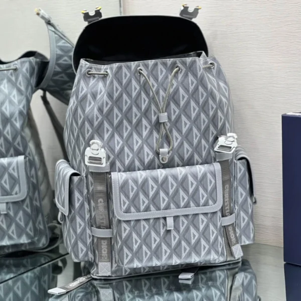 Hit the Road Shoulder Bag Size: 43 x 51 x 20 cm