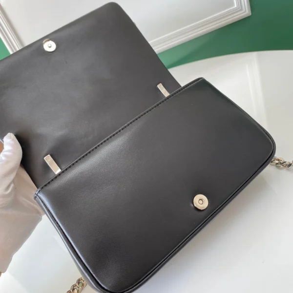 Lola bag Size:W23 x H13 x D6cm Code:650678