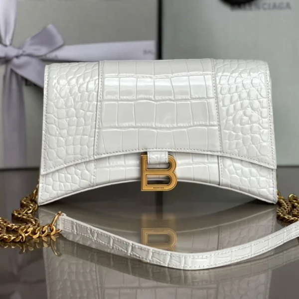 Crossbody bag Model: 198 Size: 22x13x5cm