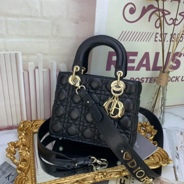 Lady Handbag Ref: D6806 Size: 20 x 16.5 x 8 cm